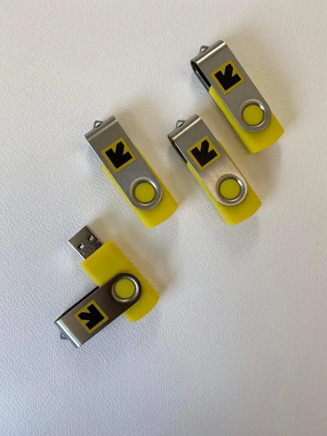 Pendrive’y z logo