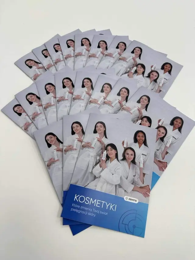 Ulotki kosmetyczne ułożone w wachlarz