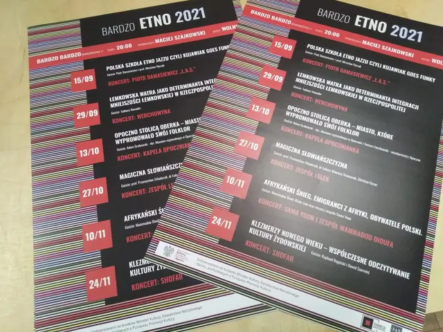 Plakaty z programem cyklu koncertów
