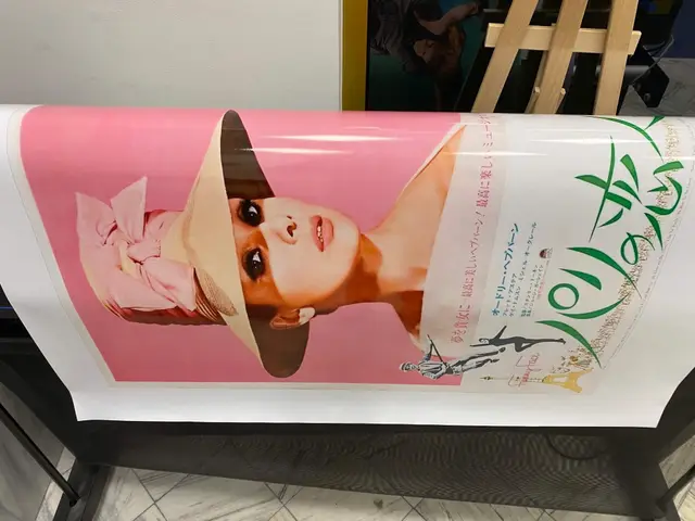 Plakat wielkoformatowy z portretem kobiety